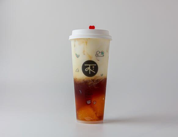 Rosted Oolong Tea Latte with Peach Jelly